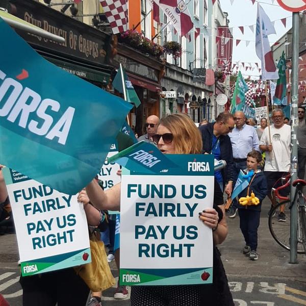 Forsa members marching